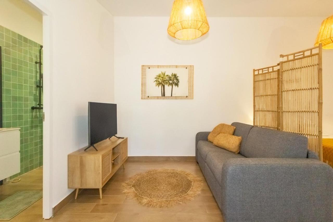 Idylle - Charmant Bungalow A 2 Pas Du Lagon Ла-Салін-ле-Бен Екстер'єр фото