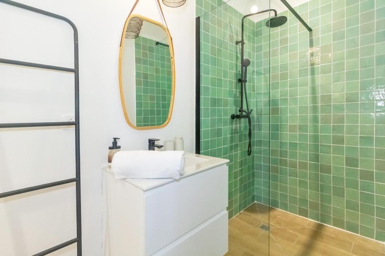 Idylle - Charmant Bungalow A 2 Pas Du Lagon Ла-Салін-ле-Бен Екстер'єр фото